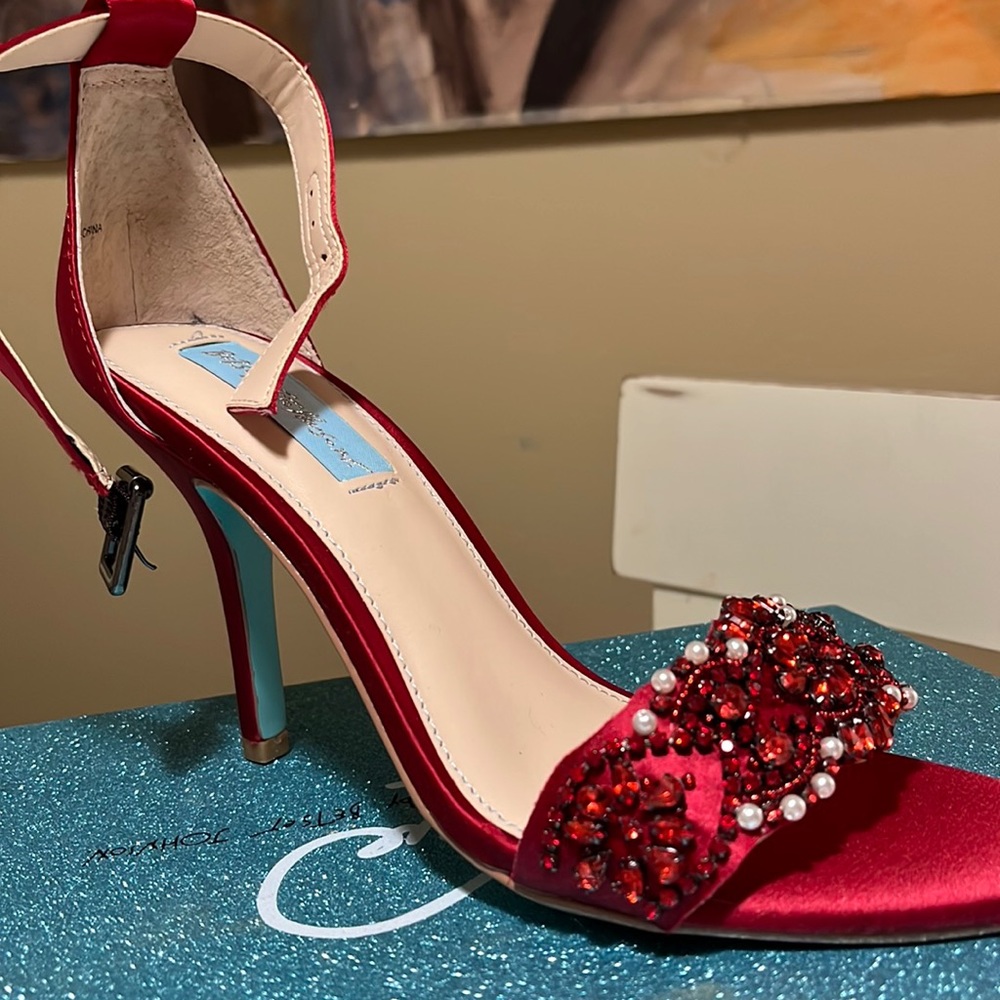 NWT Betsy Johnson red heels